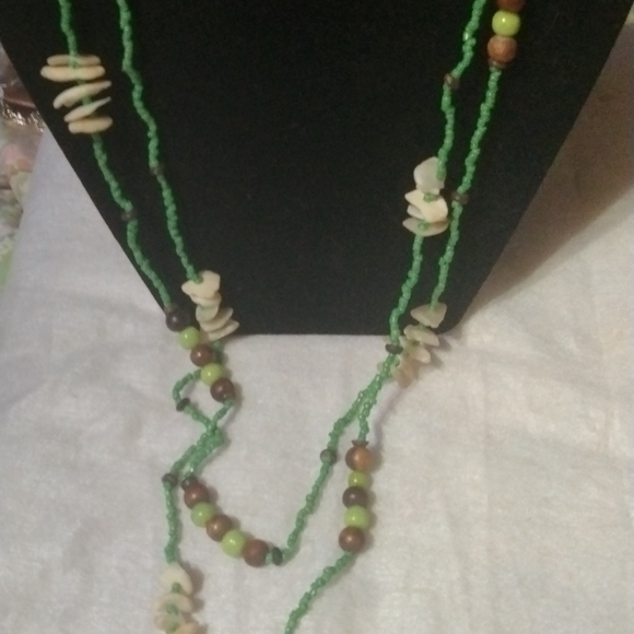Super long 56" beaded shell necklace green NWT (sku 859) - Picture 4 of 4
